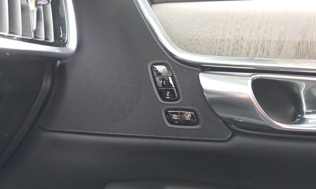 Volvo V90 B5 Plus AWD, 2025