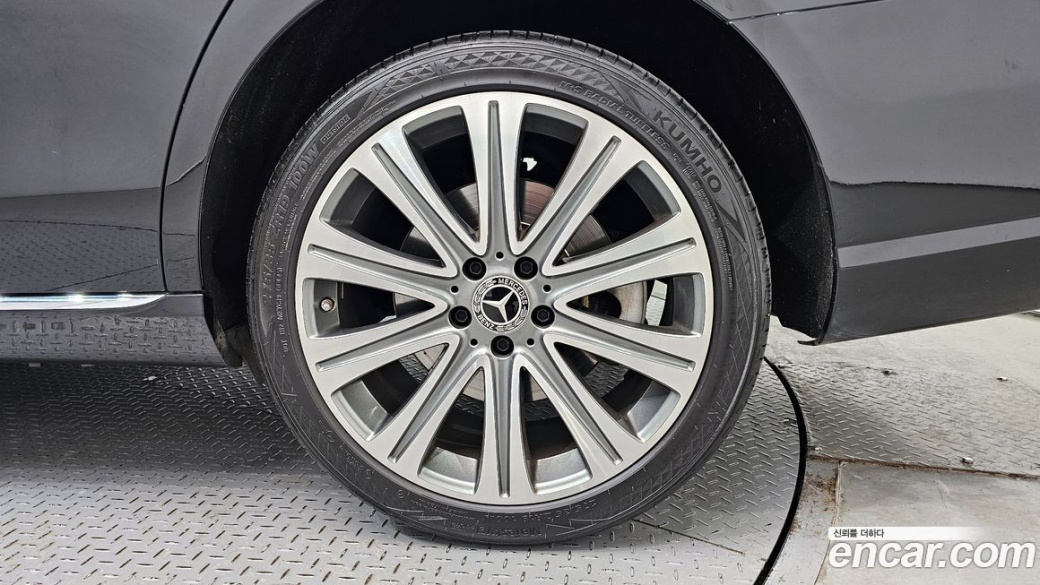 Mercedes-Benz E-Class E350 4MATIC Exclusive, 2023