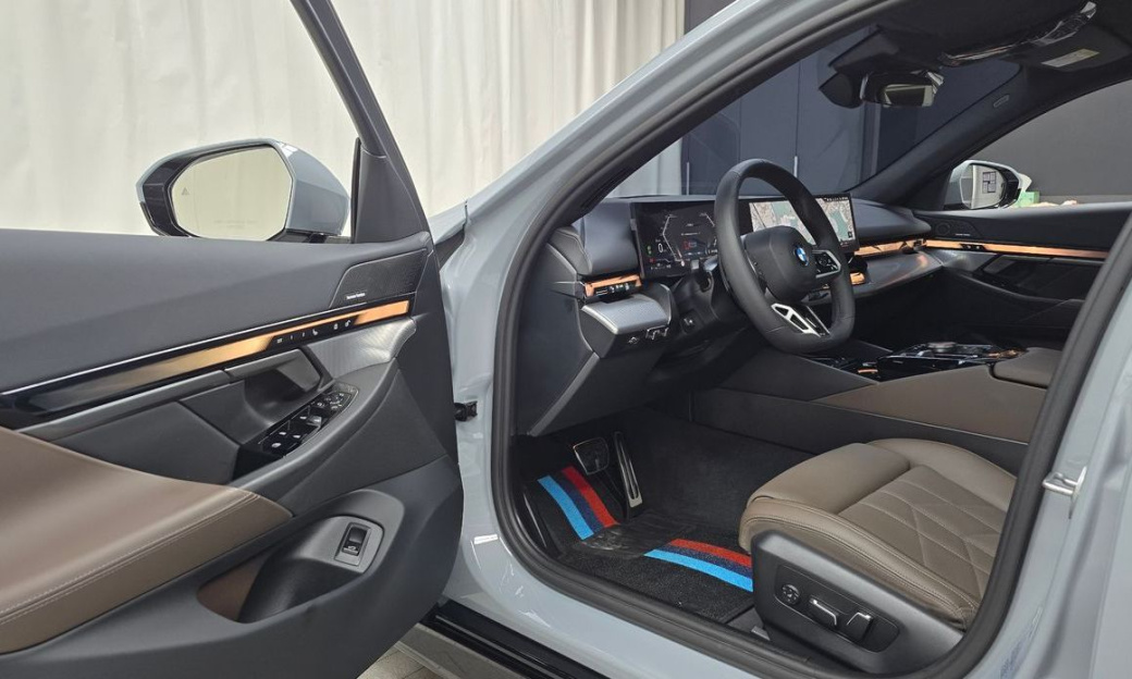 BMW 5-Series 520i M Sport, 2025