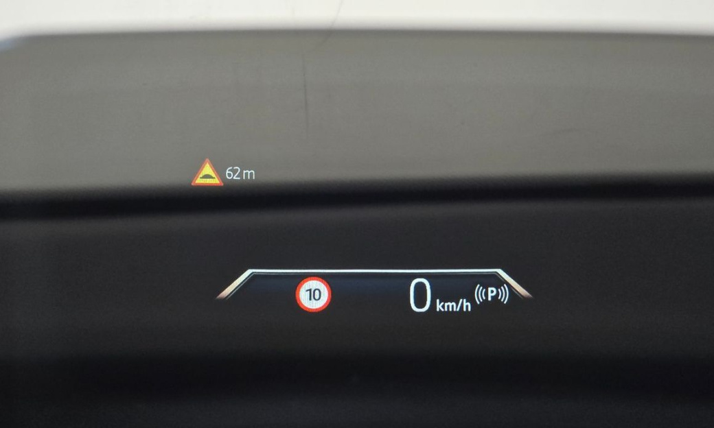 BMW 2-Series 220i Luxury, 2024