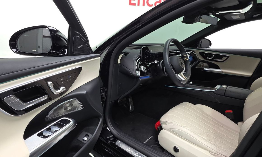 Mercedes-Benz E-Class E300 4MATIC AMG Line, 2025