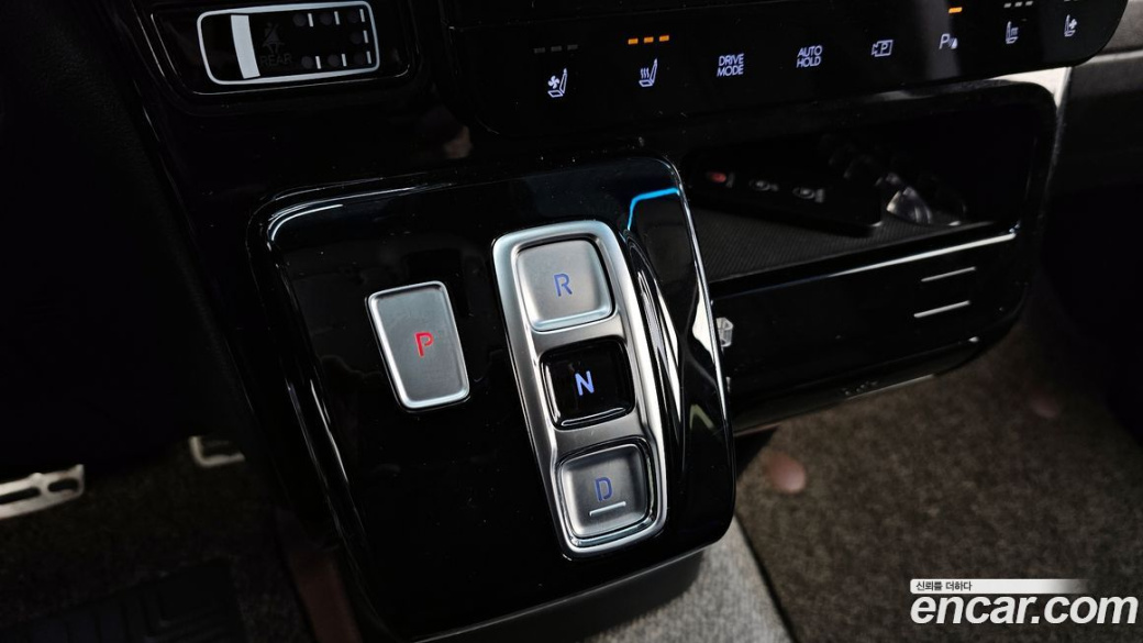 Hyundai Staria Lounge 9-Seater, 2023