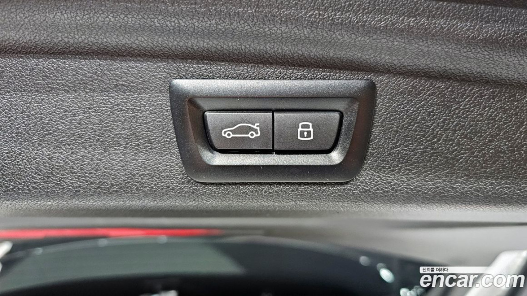 BMW 2-Series 220i Luxury, 2024