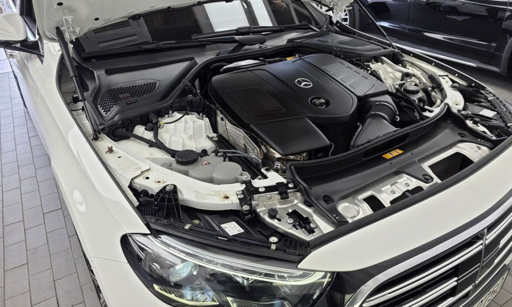 Mercedes-Benz E-Class E300 4MATIC Exclusive, 2024