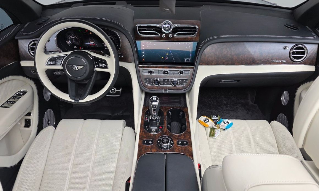 Bentley Bentayga 4.0 V8 EWB Azure, 2025