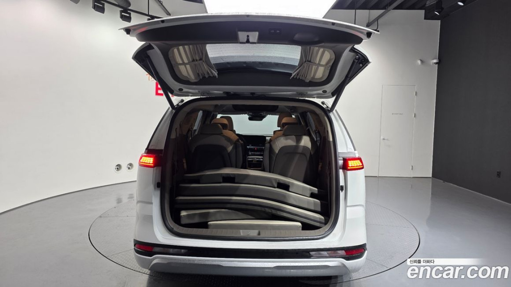 Kia Carnival 9-Seater Hi-Limousine, 2022