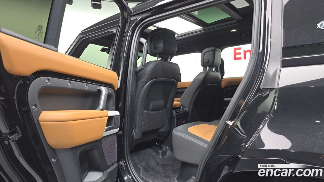 Land Rover Defender 110 P300 X-Dynamic SE, 2024