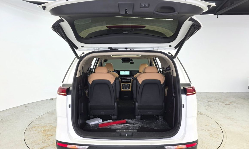 Kia Carnival 9-Seater Signature, 2023