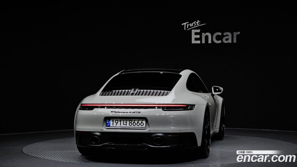 Porsche 911 Carrera 4 GTS, 2022