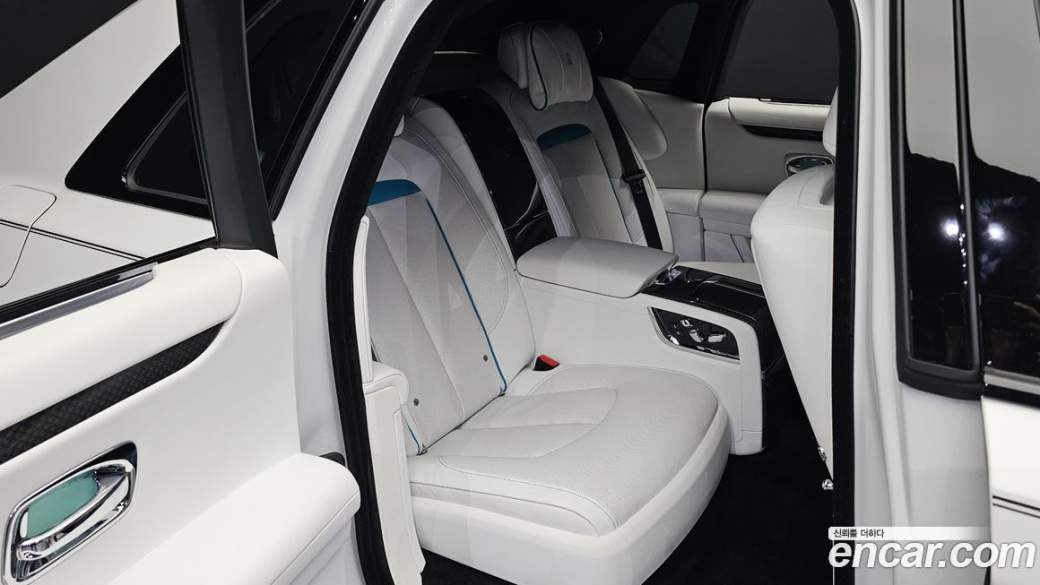 Rolls-Royce Ghost 6.7 V12 Black Badge, 2023