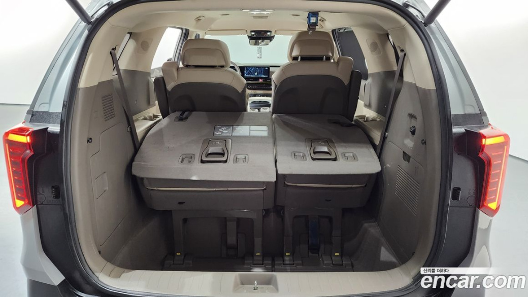 Kia Carnival 7-Seater Gravity, 2024