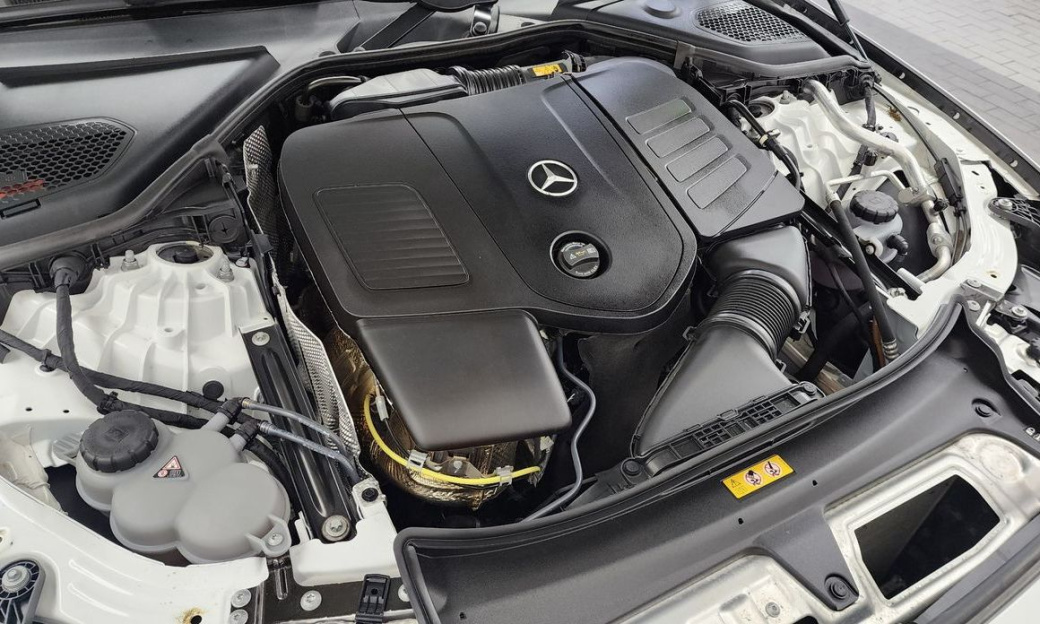 Mercedes-Benz E-Class E300 4MATIC AMG Line, 2024