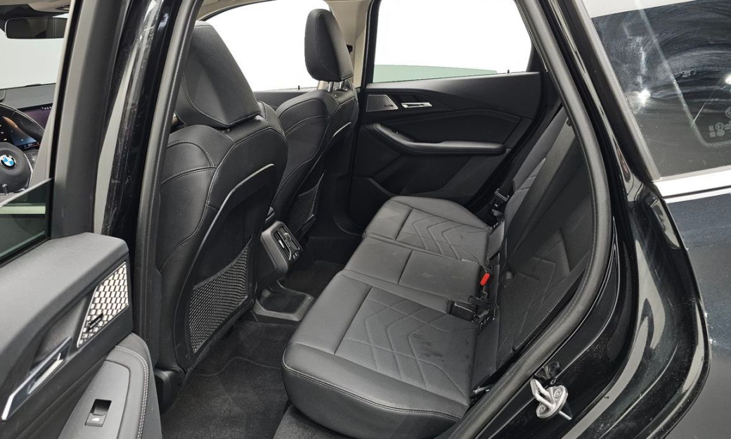 BMW 2-Series 220i Luxury, 2023