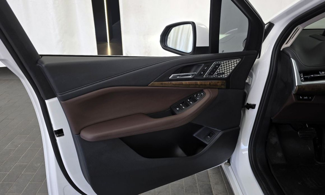 BMW 2-Series 220i Luxury, 2024