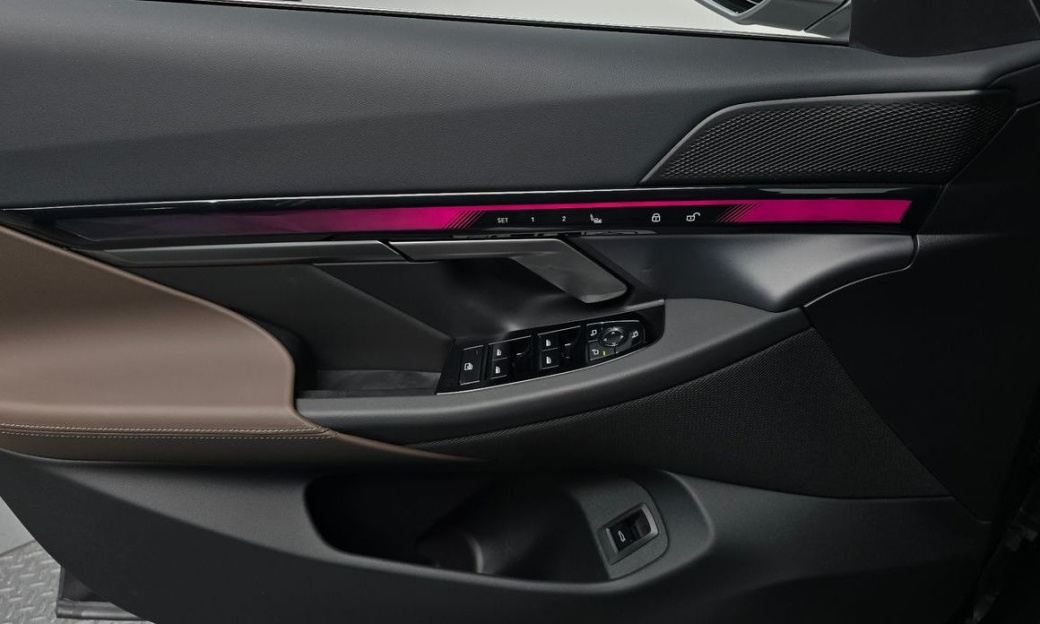 BMW 5-Series 520i, 2025