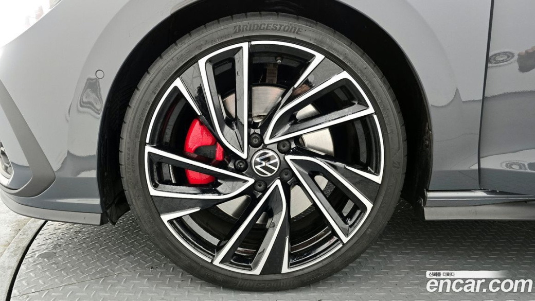 Volkswagen Golf 2.0 GTI, 2024