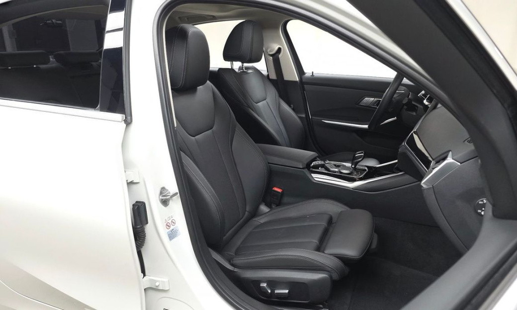 BMW 3-Series 320i, 2022