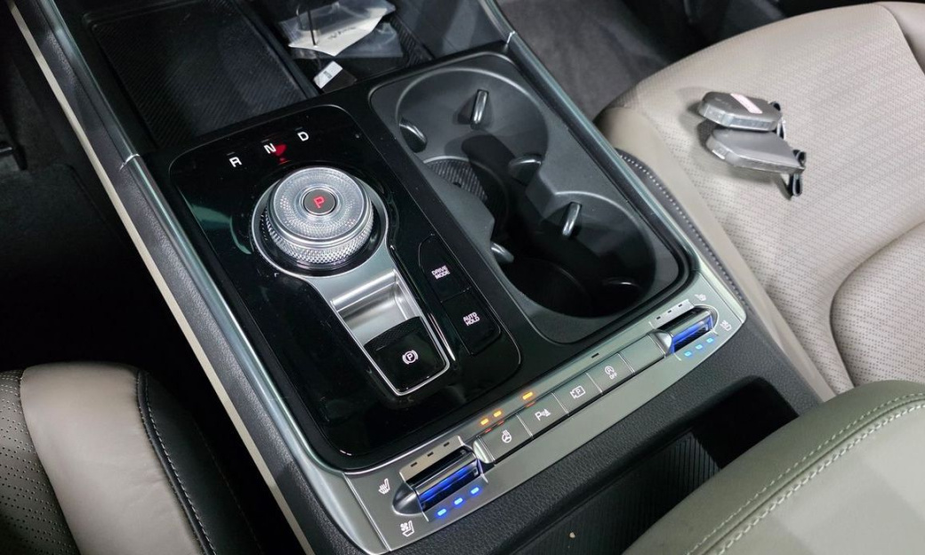 Kia Carnival 7-Seater Gravity, 2024