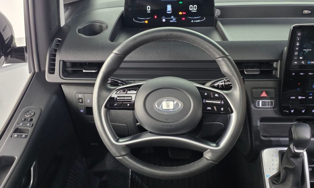 Hyundai Staria 4WD Tourer 9-Seater, 2023