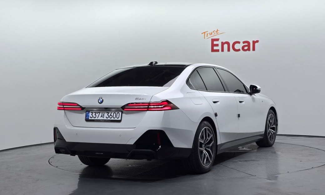 BMW 5-Series 520i M Sport, 2025
