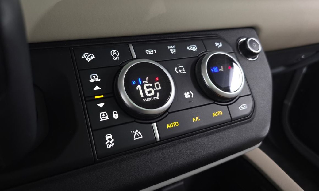 Land Rover Defender 110 D250 SE, 2024