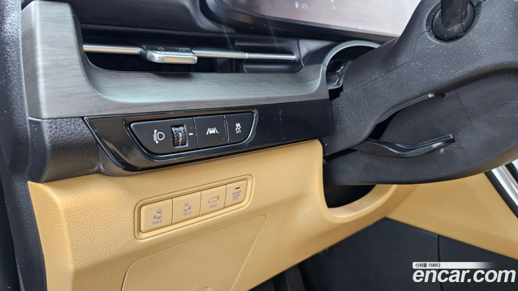 Kia Carnival 9-Seater Signature, 2023