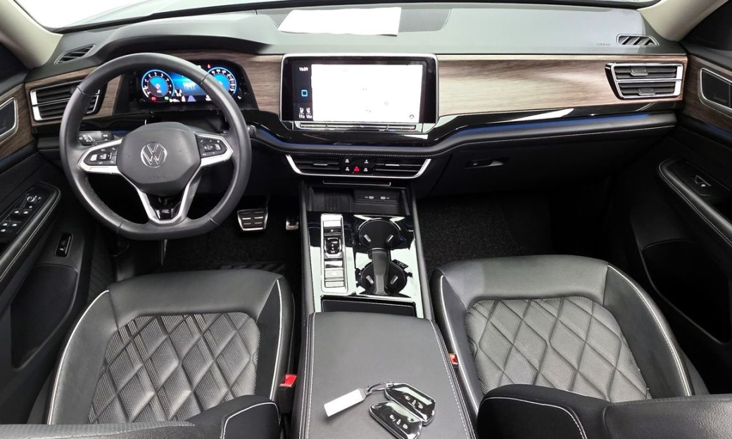 Volkswagen Atlas 2.0 TSI R-LINE 6-Seater, 2025