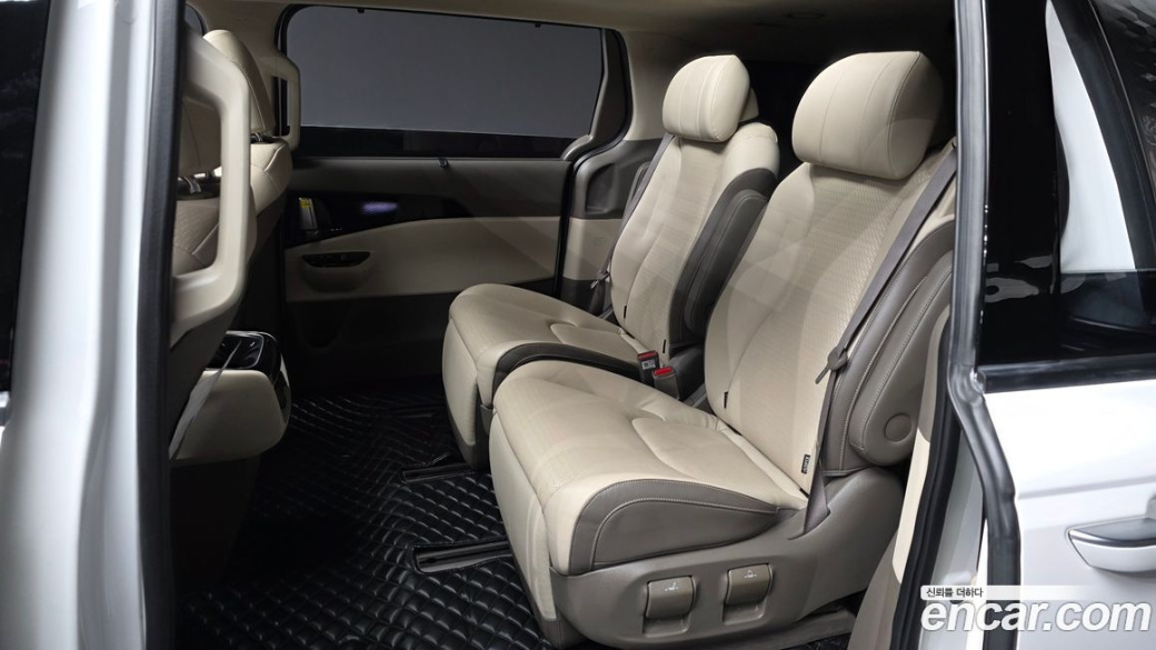 Kia Carnival 7-Seater Signature, 2023