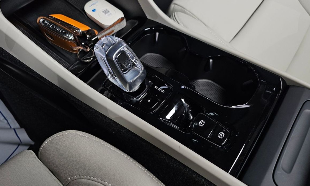 Volvo XC40 B4 Ultra Bright, 2025