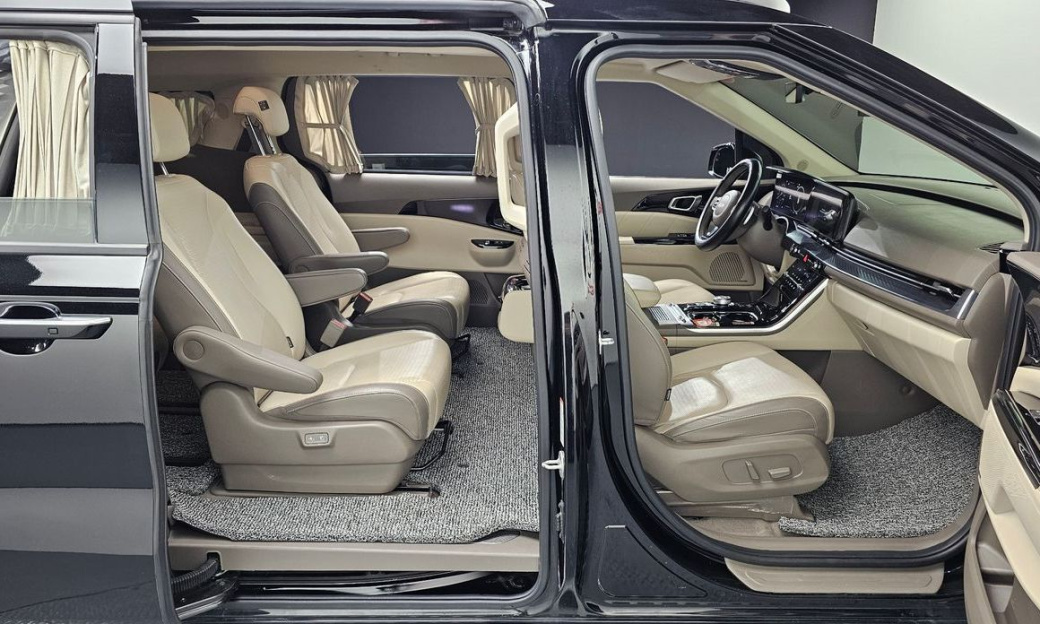 Kia Carnival 9-Seater Hi-Limousine, 2023