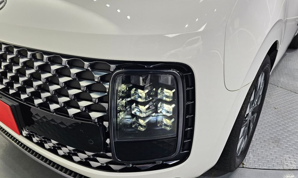 Hyundai Staria Lounge 9-Seater, 2022