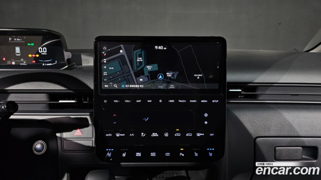 Hyundai Staria Tourer 11-Seater, 2023