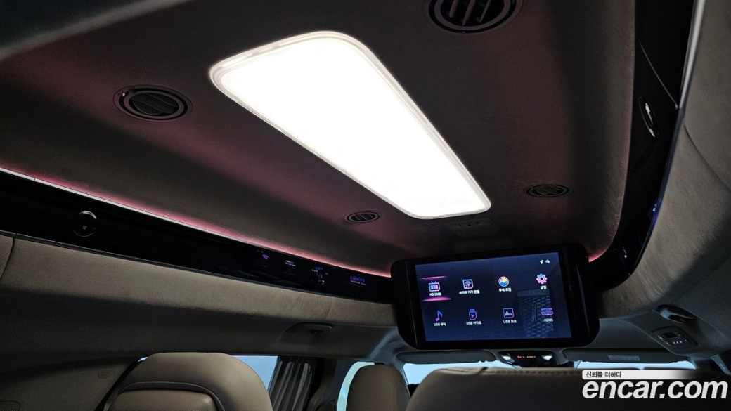 Kia Carnival 7-Seater Hi-Limousine, 2021
