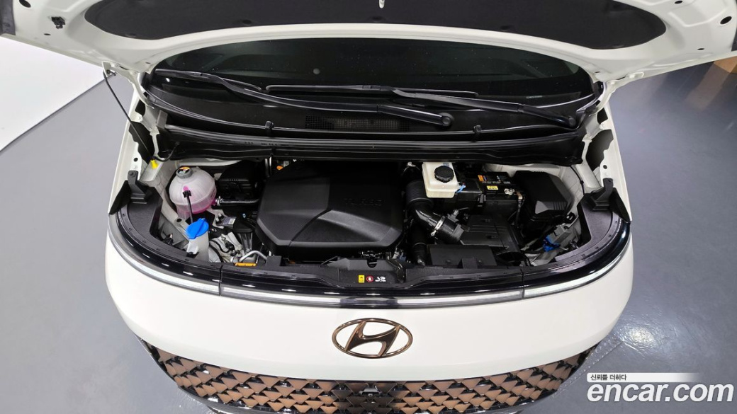 Hyundai Staria 4WD Camper, 2023