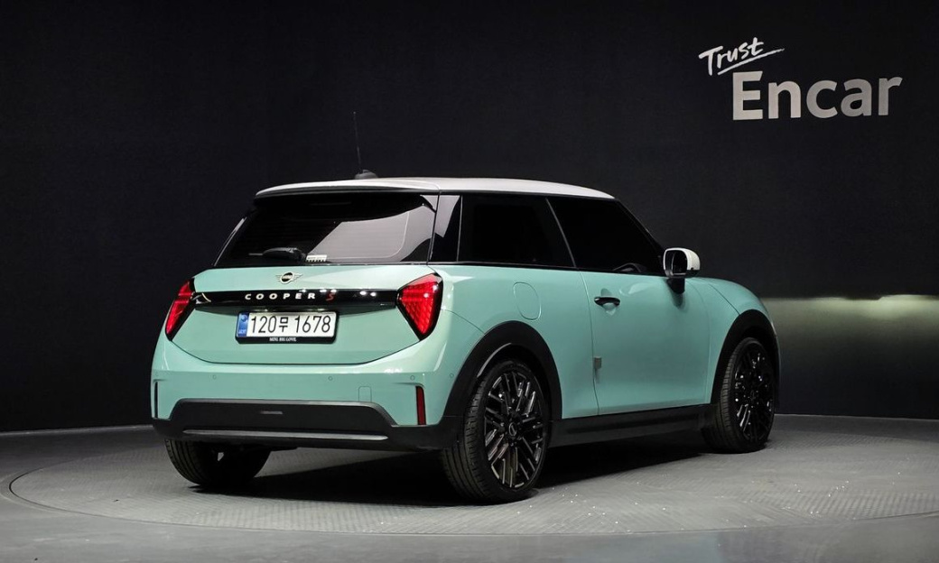 Mini Cooper Favoured, 2025