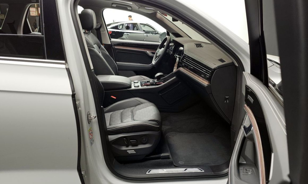 Volkswagen Touareg 3.0 TDI Prestige, 2024