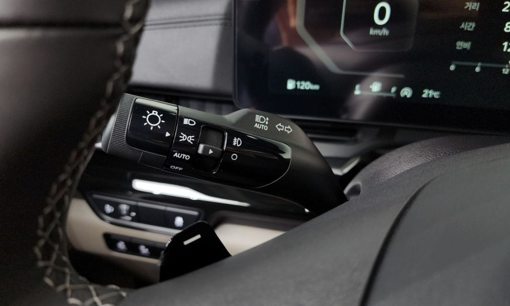 Kia Carnival 9-Seater Signature, 2025