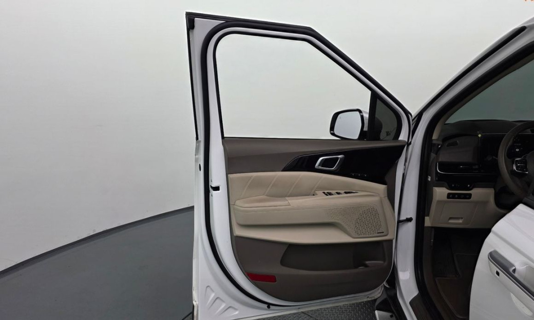 Kia Carnival 9-Seater Hi Limousine, 2024