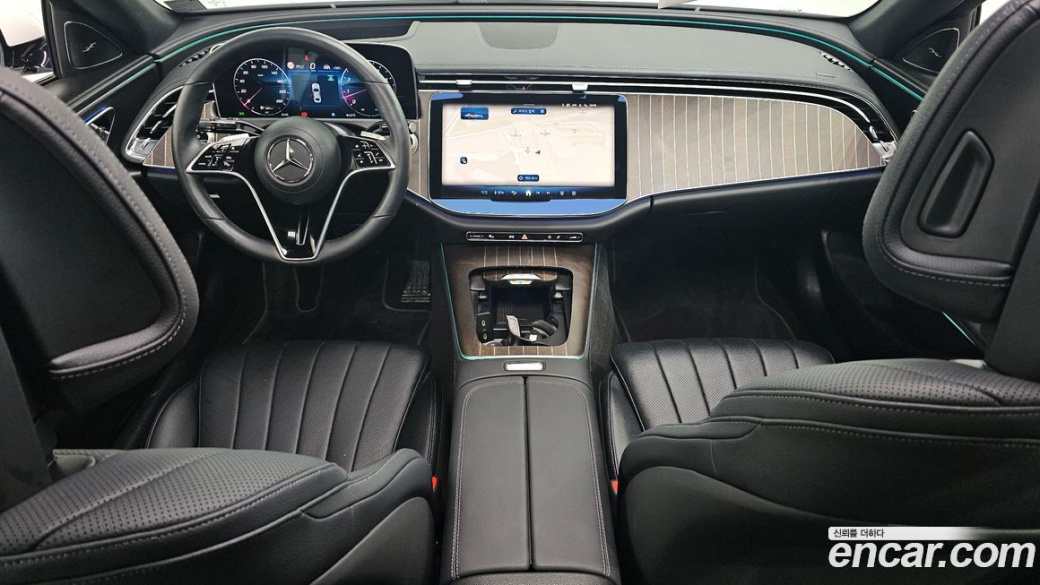 Mercedes-Benz E-Class E300 4MATIC Exclusive, 2025