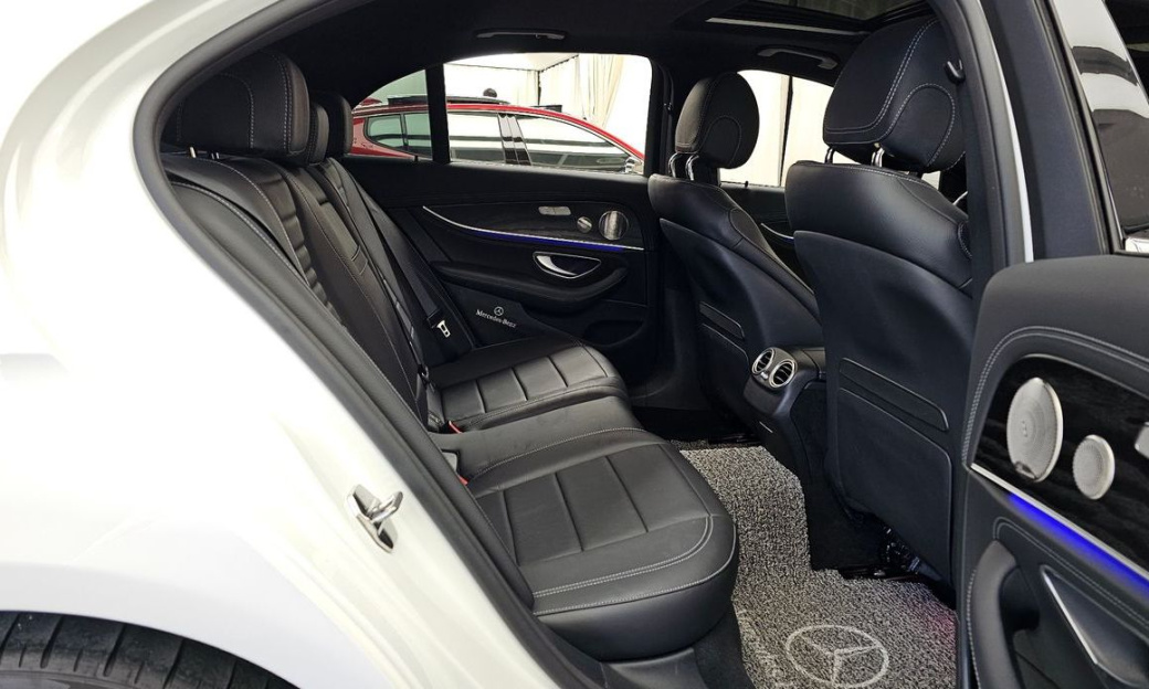 Mercedes-Benz E-Class E220d 4MATIC AMG Line, 2022