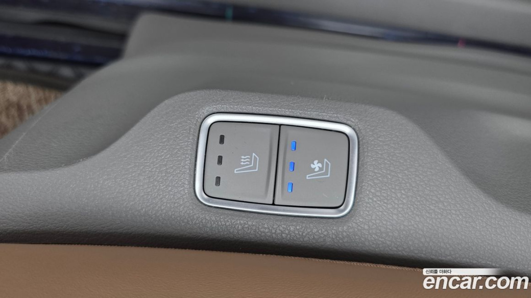 Hyundai Staria 4WD Lounge 9-Seater, 2022