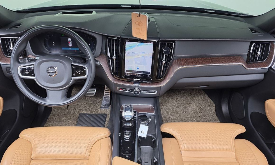 Volvo XC60 B5 Inscription, 2022
