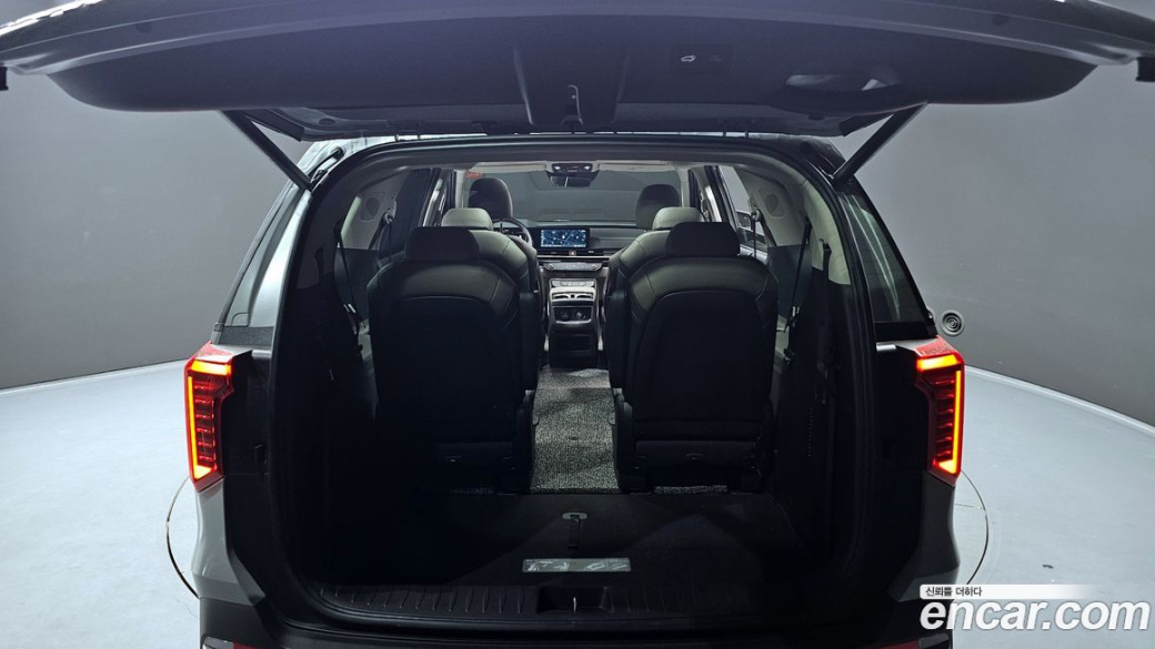 Kia Carnival 9-Seater Gravity, 2025