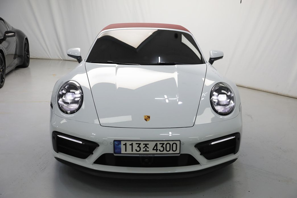 Porsche 911 Carrera 4 GTS Cabriolet, 2023