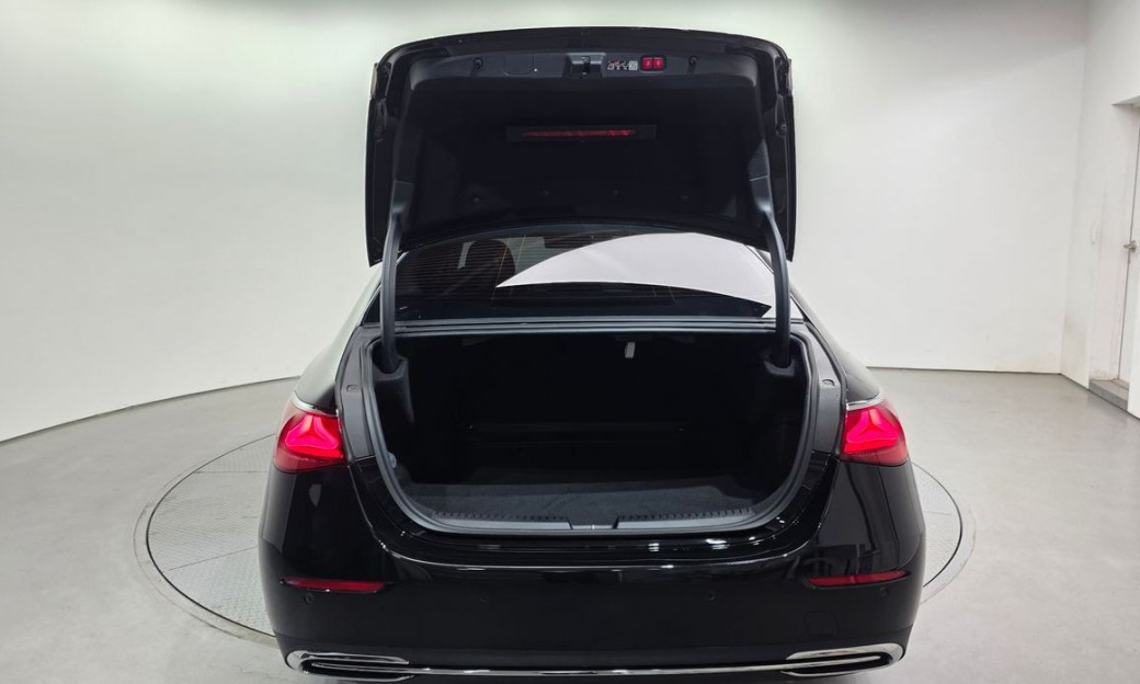 Mercedes-Benz E-Class E200 Avantgarde, 2025