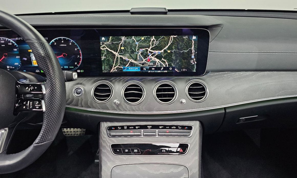 Mercedes-Benz E-Class E350 4MATIC AMG Line, 2022