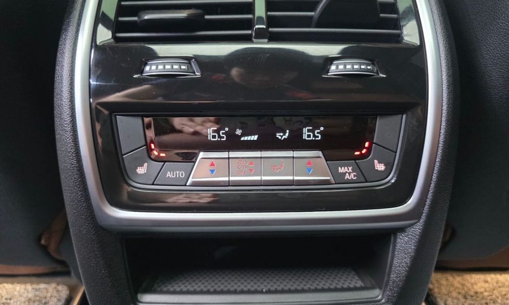 BMW X5 M60i, 2025