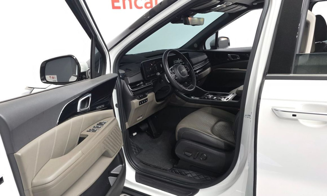 Kia Carnival 7-Seater Signature, 2024