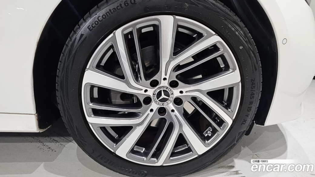 Mercedes-Benz E-Class E220d 4MATIC Exclusive, 2024
