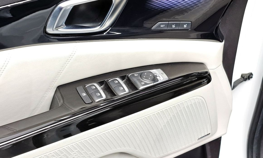 Kia Carnival 9-Seater Signature, 2023